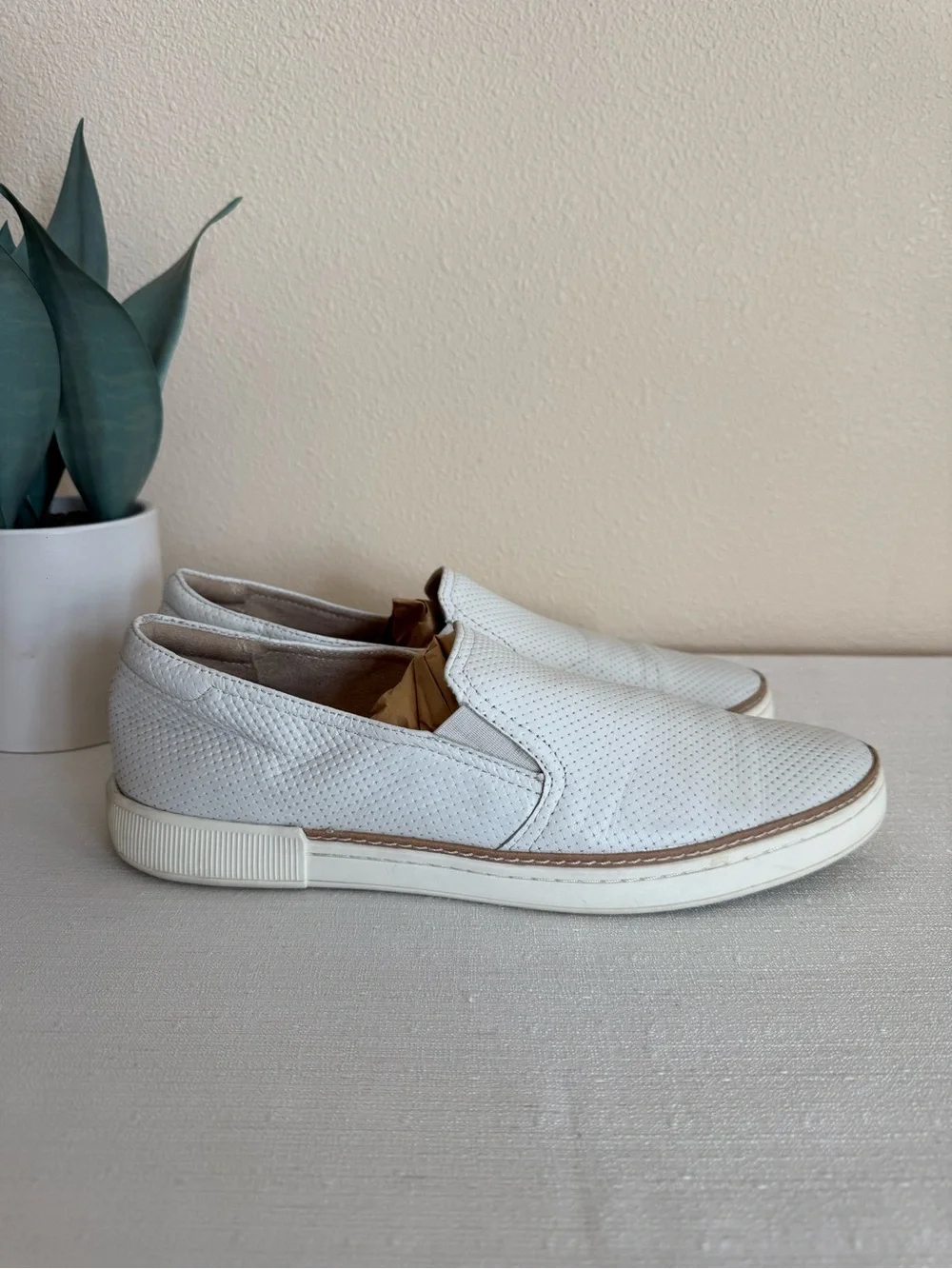 Naturalizer Zola White Perforated Leather Slip On Casual Sneakers